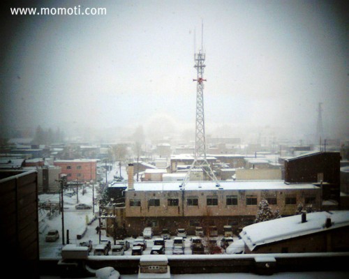 午前6時起床、岩見沢は雪